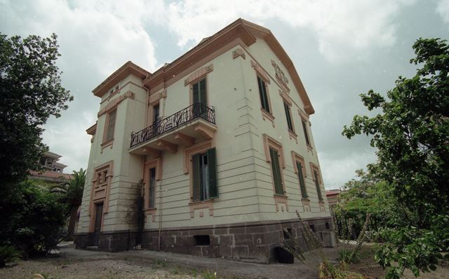 Villa Farris e giardino di pertinenza, viale Trieste 8