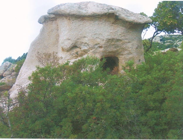 Domus de janas di Oddoene, località Sa Raica